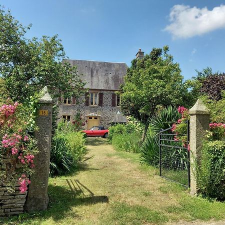 Le Petit Manoir Bed & Breakfast Isigny-le-Buat Ngoại thất bức ảnh