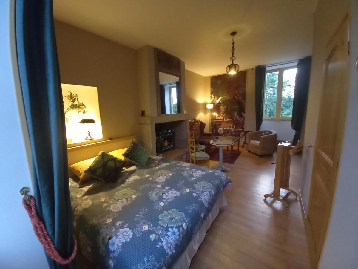 Le Petit Manoir Bed & Breakfast Isigny-le-Buat Ngoại thất bức ảnh