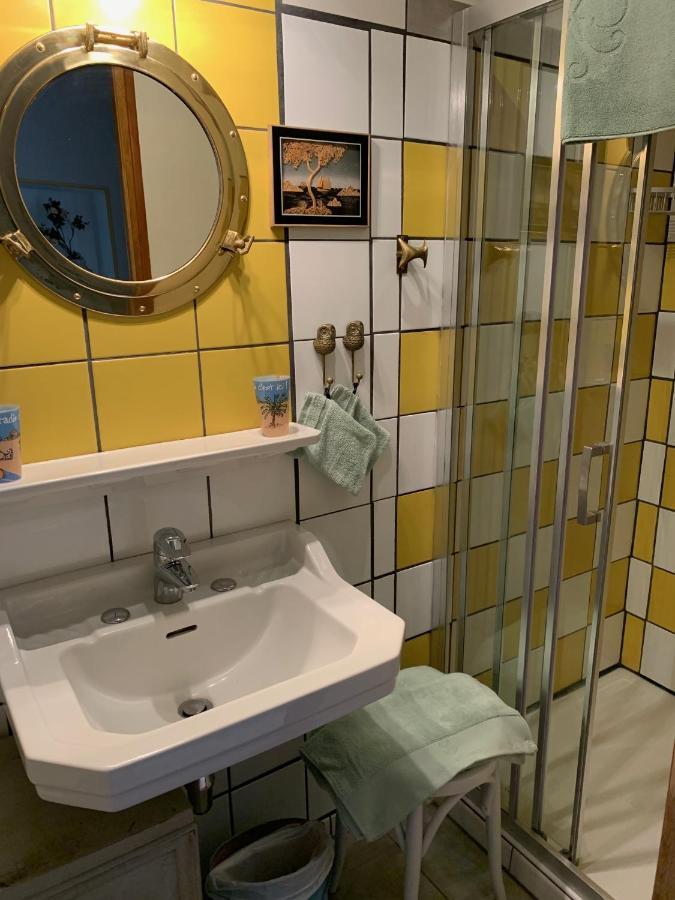 Le Petit Manoir Bed & Breakfast Isigny-le-Buat Ngoại thất bức ảnh