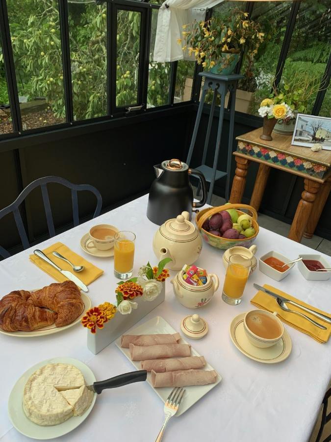 Le Petit Manoir Bed & Breakfast Isigny-le-Buat Ngoại thất bức ảnh