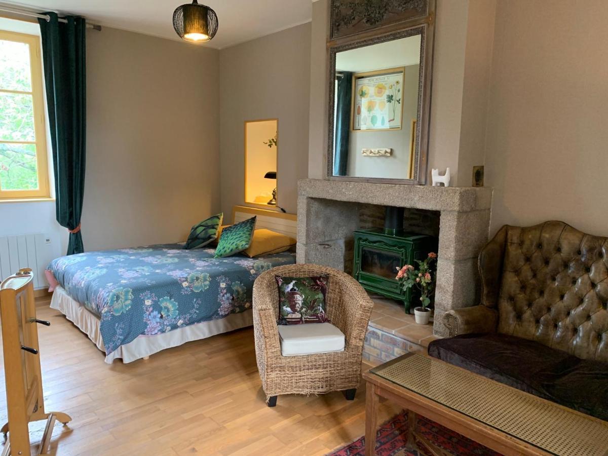 Le Petit Manoir Bed & Breakfast Isigny-le-Buat Ngoại thất bức ảnh