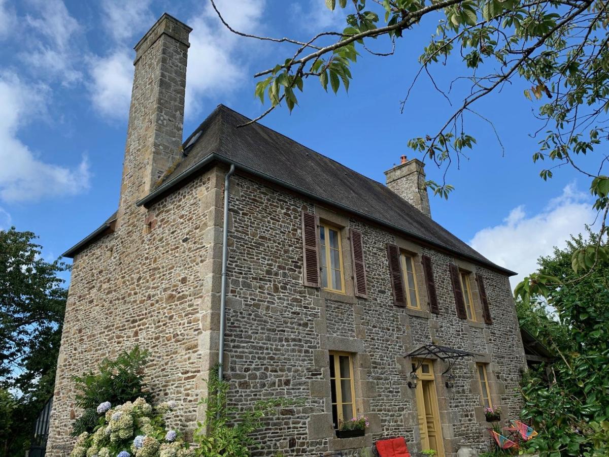 Le Petit Manoir Bed & Breakfast Isigny-le-Buat Ngoại thất bức ảnh