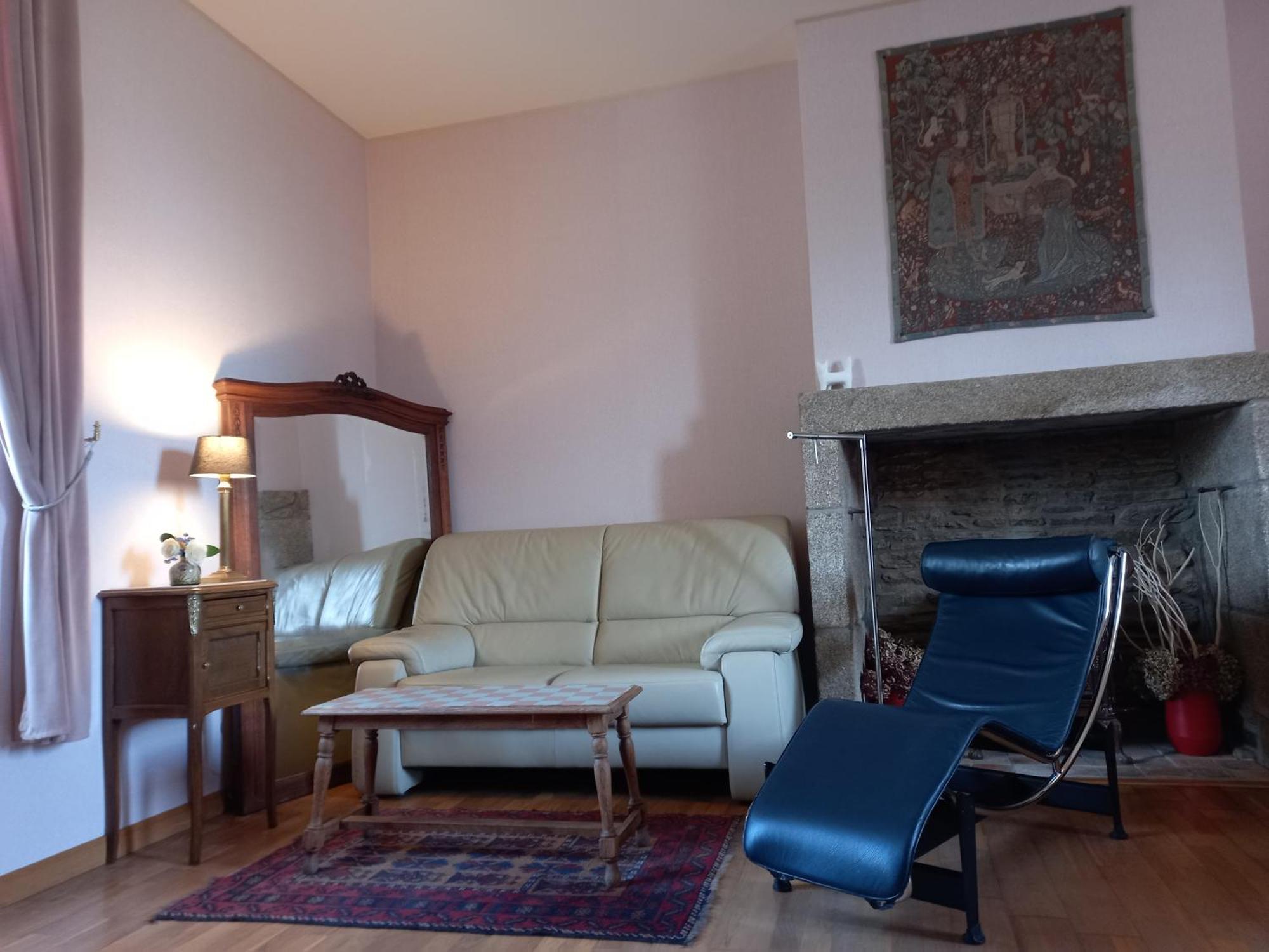 Le Petit Manoir Bed & Breakfast Isigny-le-Buat Ngoại thất bức ảnh