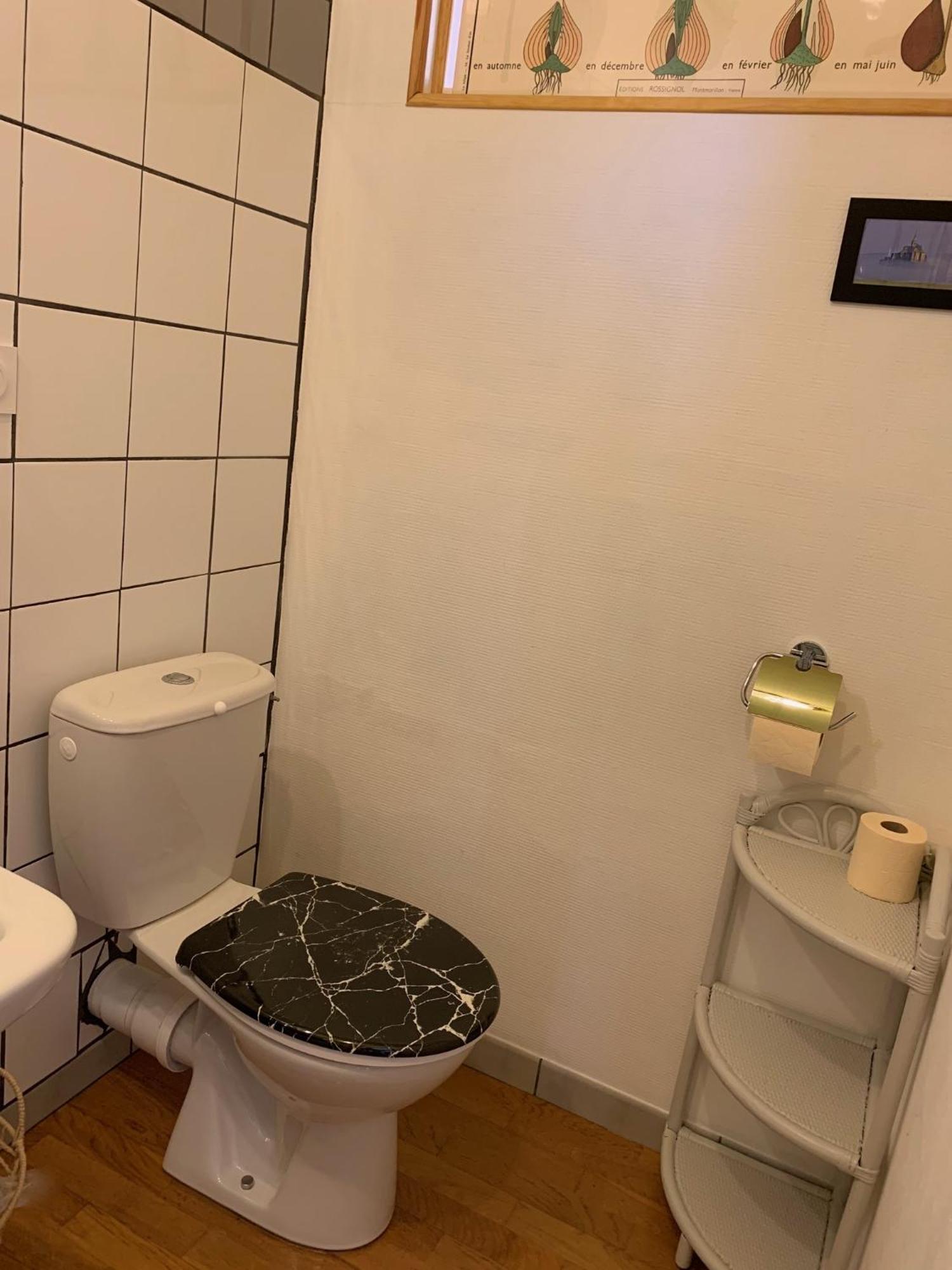 Le Petit Manoir Bed & Breakfast Isigny-le-Buat Ngoại thất bức ảnh