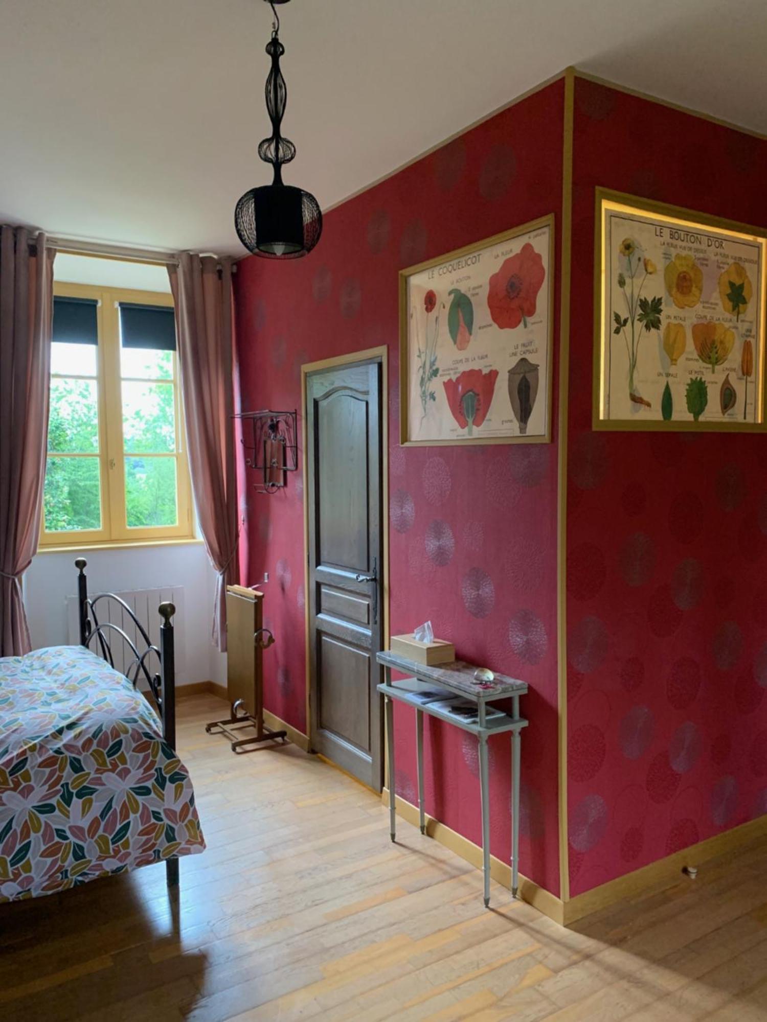 Le Petit Manoir Bed & Breakfast Isigny-le-Buat Ngoại thất bức ảnh