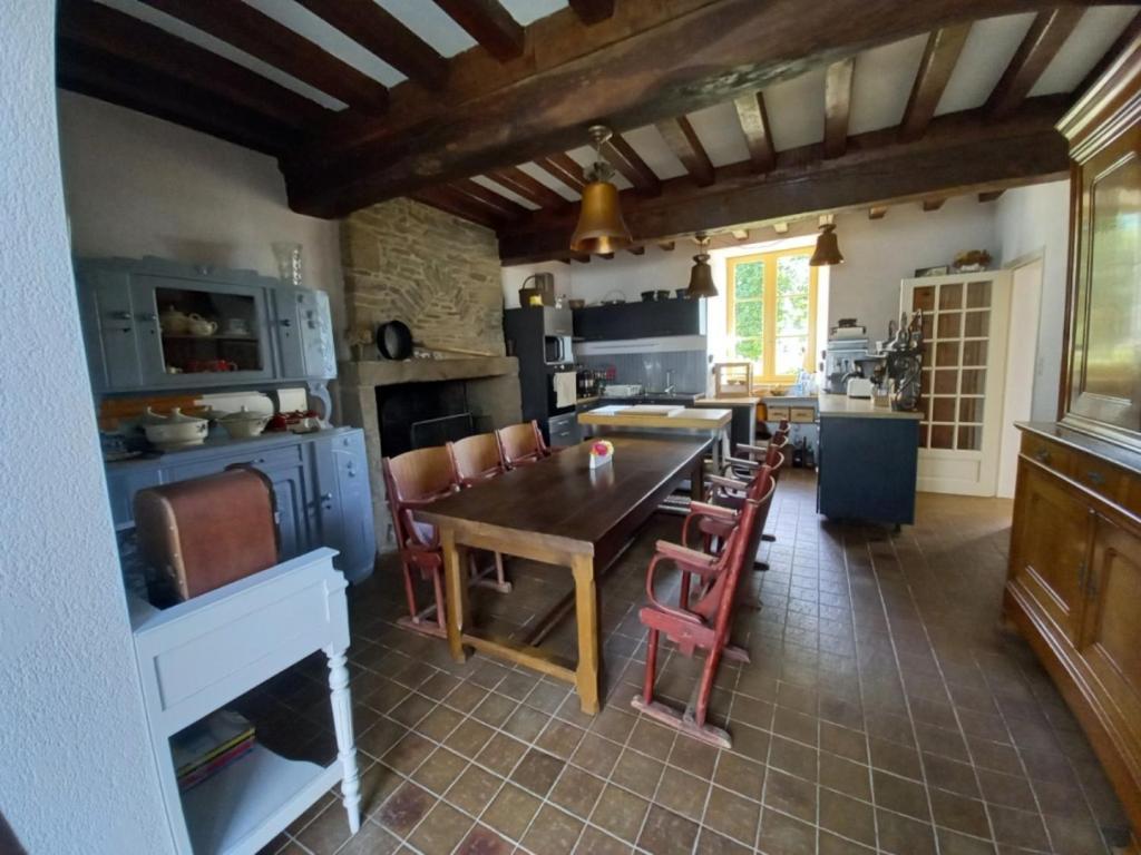 Le Petit Manoir Bed & Breakfast Isigny-le-Buat Ngoại thất bức ảnh