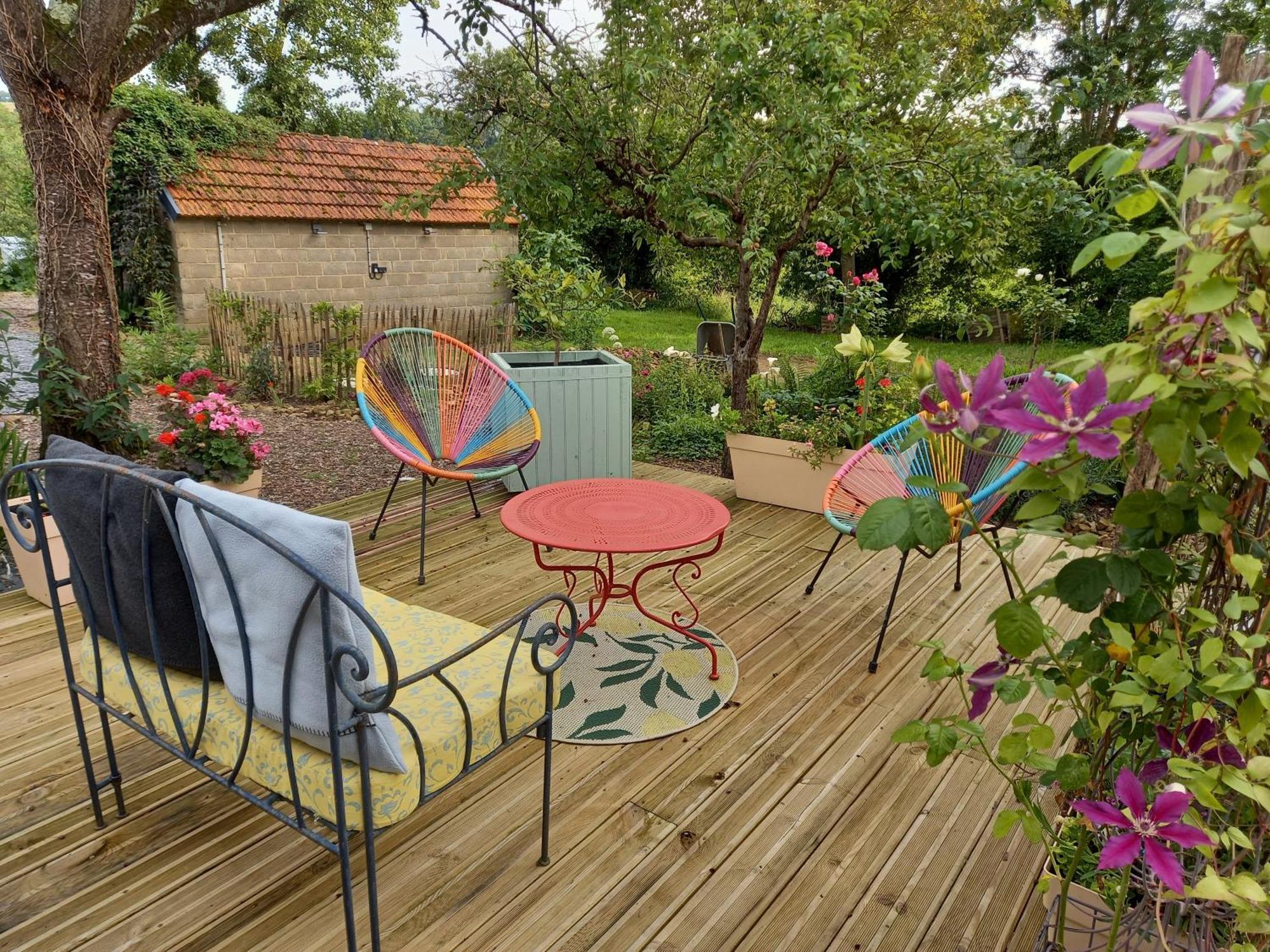 Le Petit Manoir Bed & Breakfast Isigny-le-Buat Ngoại thất bức ảnh